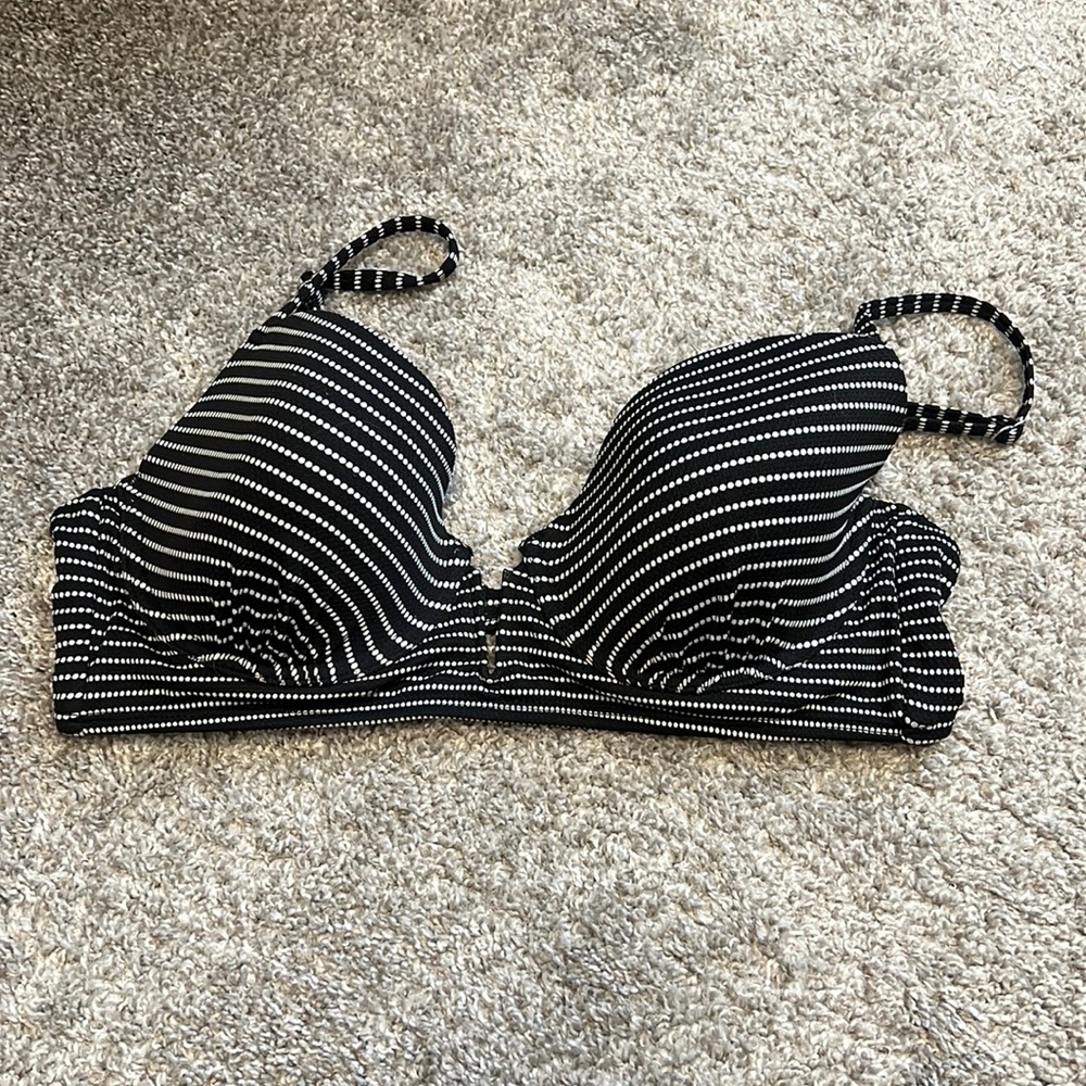 Xhilarartion bathing suit top with underwire adjustable straps and back clasp